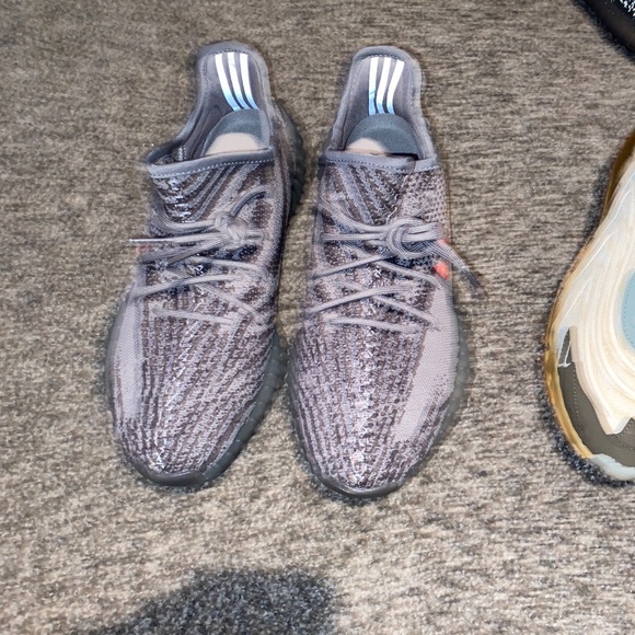 Adidas Yeezy 350 v2 belugas 2.0 - Picture 8 of 9
